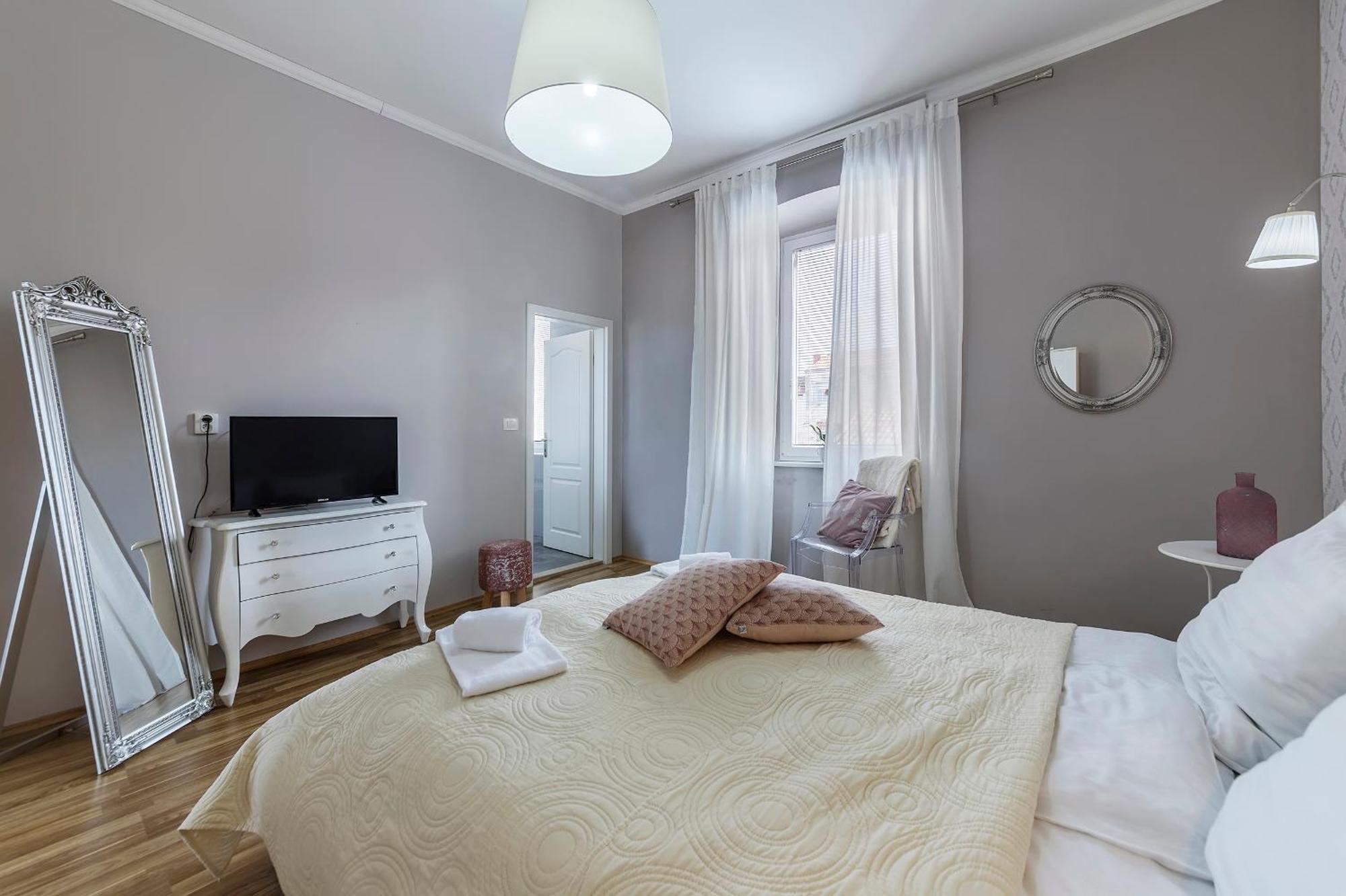 Captain Emo City Apartments Pula Ngoại thất bức ảnh